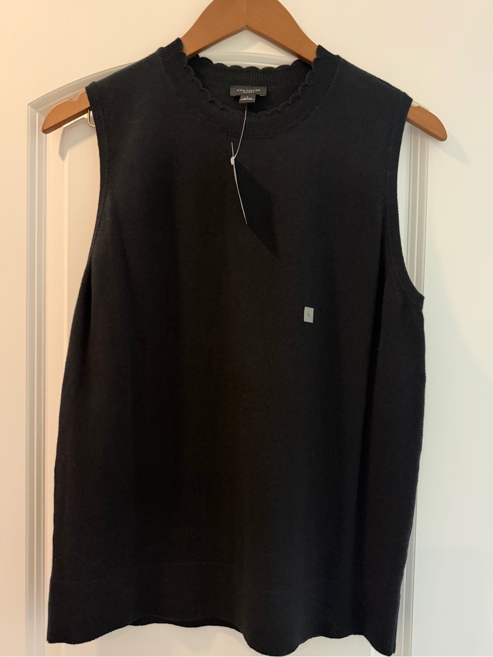 NWT Ann Taylor Factory Cotton Scalloped Tank